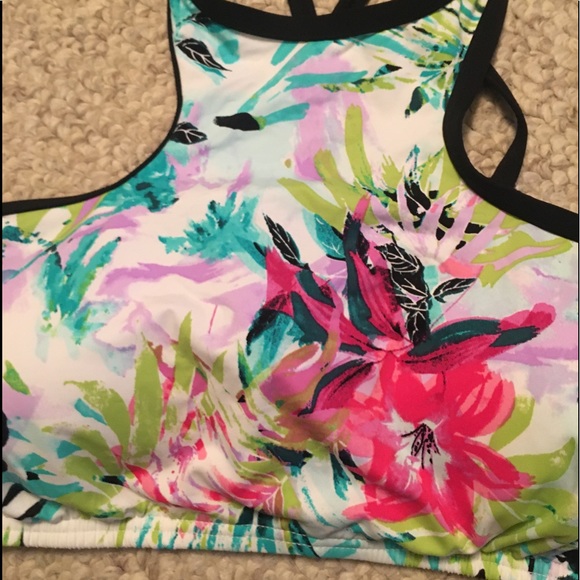 Bar III size Large Bathing suit top NWT - Picture 5 of 8